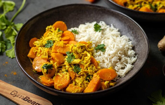 Przepis fitness: Aromatyczne indyjskie curry z rozdrobnionym kurczakiem