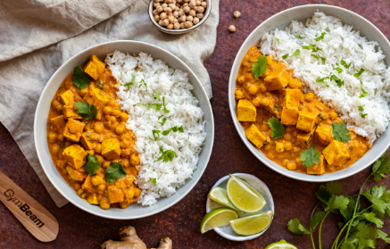 Przepis fitness: Wegańskie curry z tofu i ciecierzycą