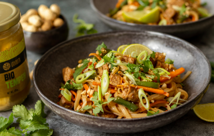 Przepis fitness: Makaron Pad Thai z tempehem i świeżymi warzywami