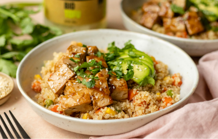 Przepis fitness: Komosa ryżowa ze smażonym tofu, warzywami i awokado