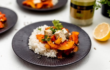 Przepis fitness: Curry z dyni z podsmażanym tofu i ryżem jaśminowym