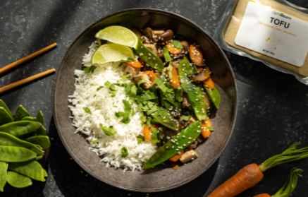 Przepis fitness: Wegańskie stir-fry z tofu i warzywami