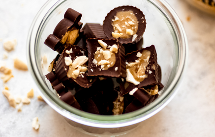 Przepis fitness: Praliny czekoladowe z nadzieniem z masła orzechowego